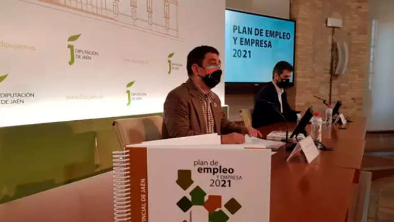 Francisco Reyes y Luis Miguel Carmona, durante la presentación de este nuevo plan. | Ampliar en ventana nueva | Diputación de Jaén.